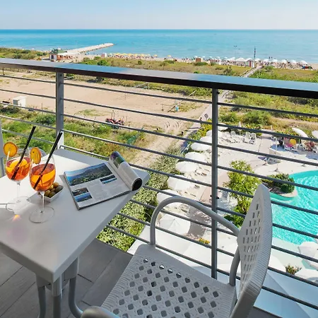 Отель Jesolopalace &